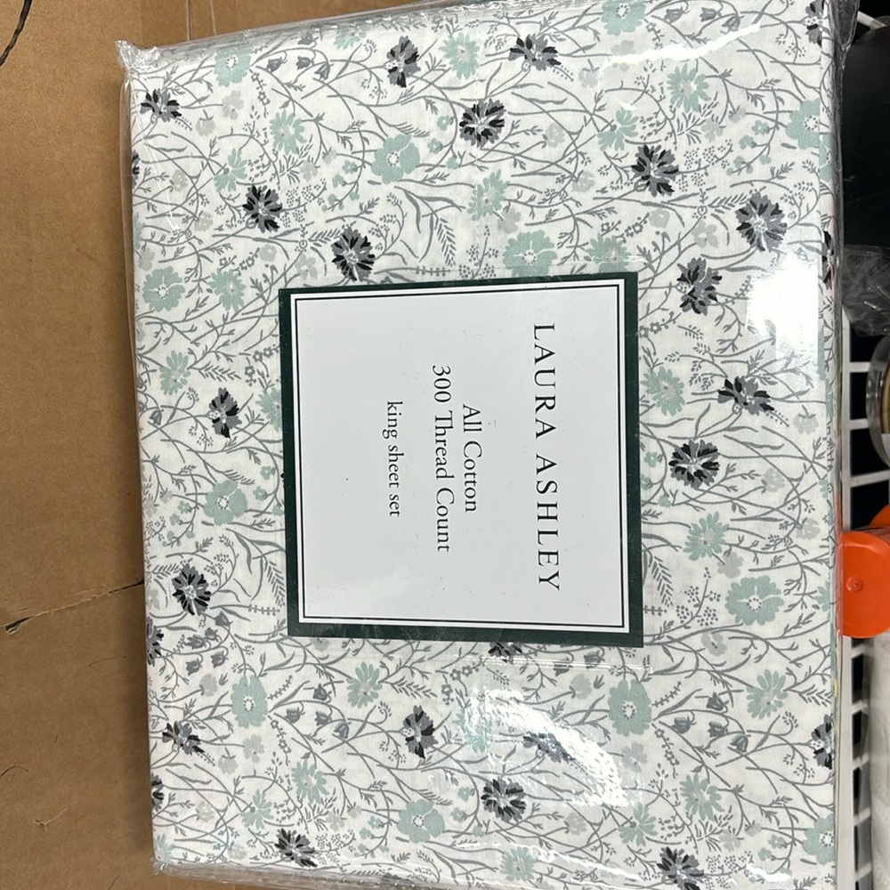 King sheet set Laura Ashley 300 count 100% pure cotton brand new